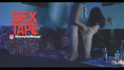 сладка ученичка с приятеля си